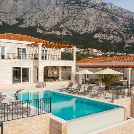 Luxury Vespera Villa *