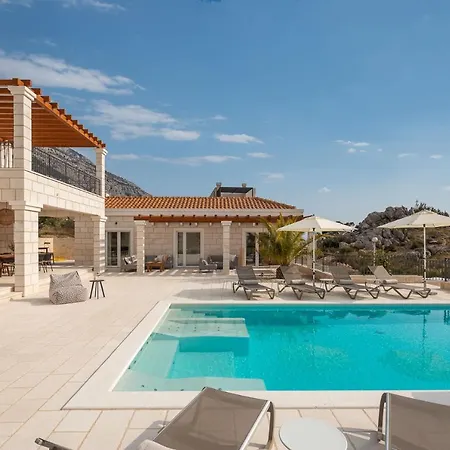 Luxury Vespera Vila *