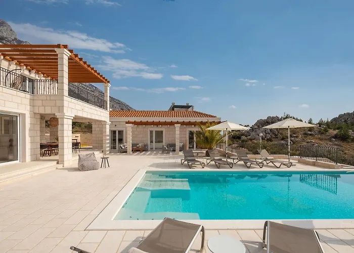 Luxury Vespera Villa *